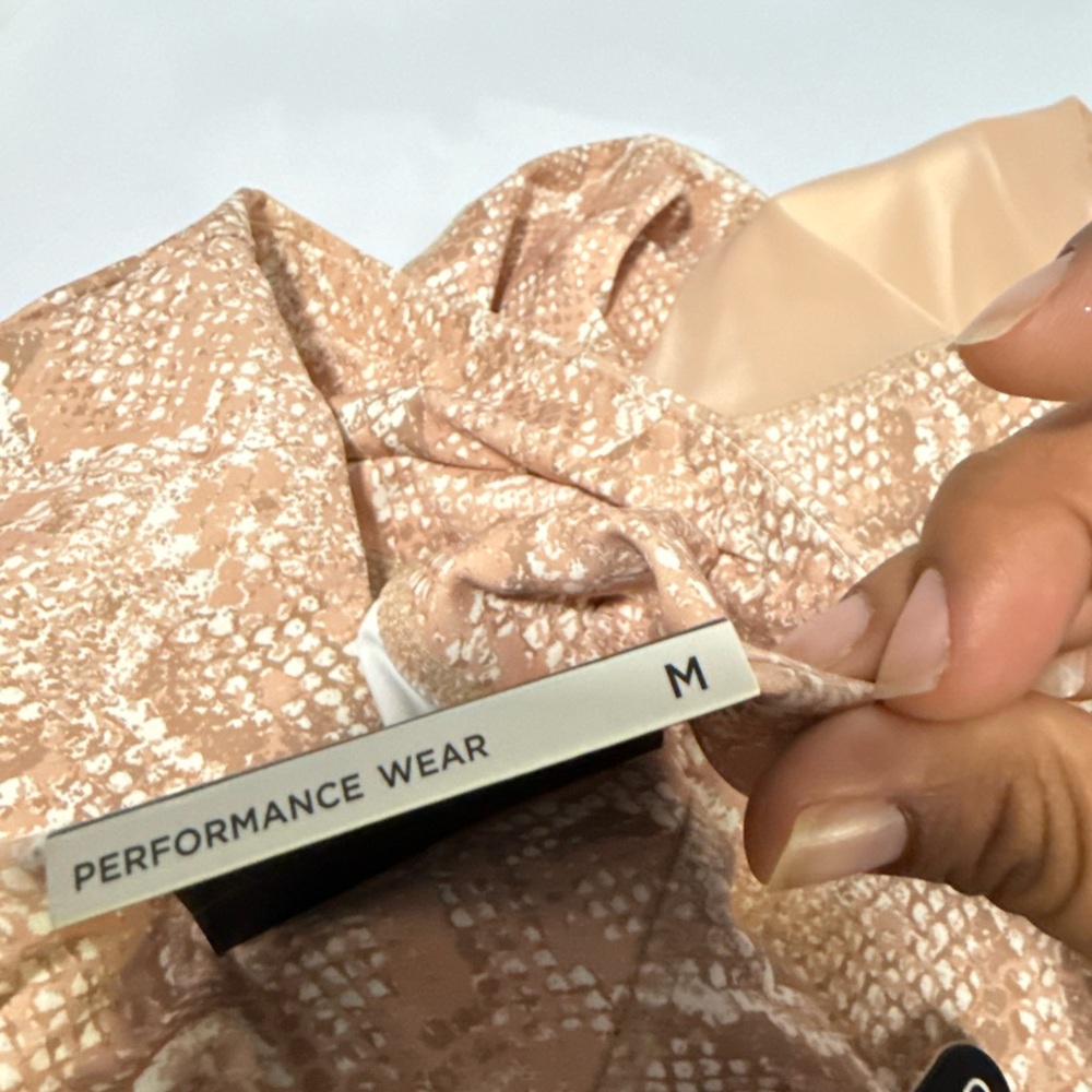 BCBGMAXAZRIA High Waisted‎ Snakeskin Print Leggings Medium - Picture 5 of 6